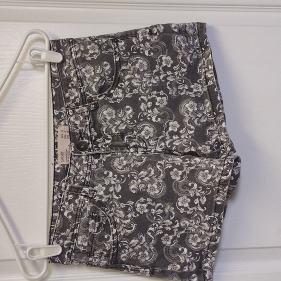 Cotton On Pants - COTTON on shorts, size 6, black and white denim,